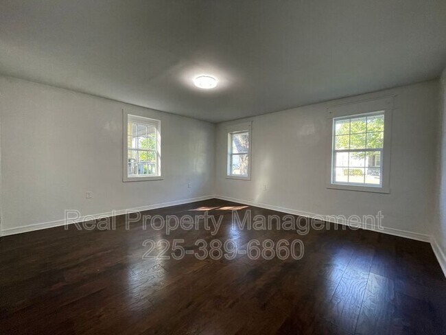 Building Photo - 9642 Lewis St