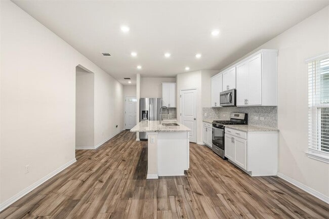 Building Photo - 520 Loriner Wy