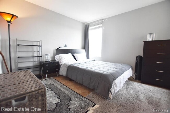 Building Photo - 555 E William St