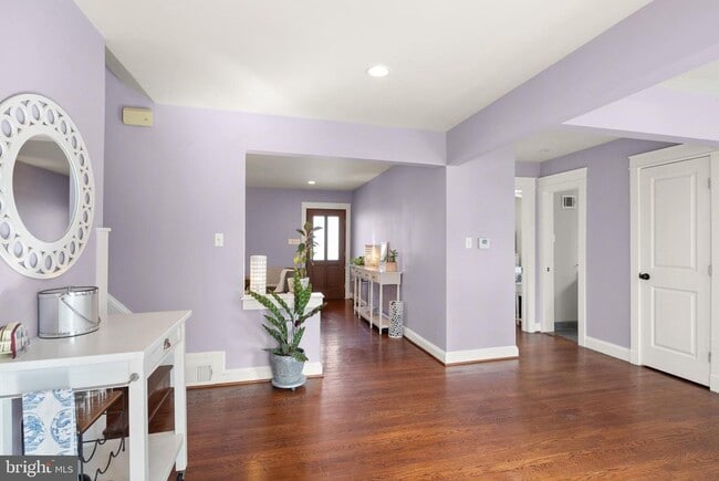 Building Photo - 1804 S Oakland St