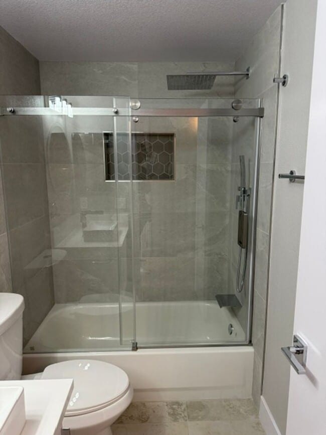 Building Photo - STUNNING 3BD/2BA SINGLE STORY BEAUTY IN THE HEART OF THE SOUTHWEST!!  **GORGEOUSLY REMODELED!! **...