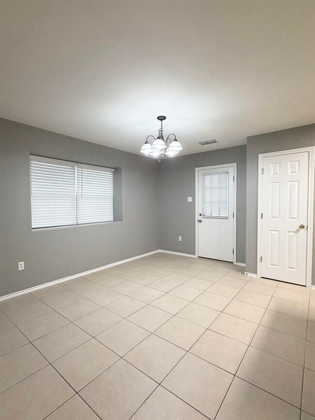 Building Photo - 11111 Revilla Dr