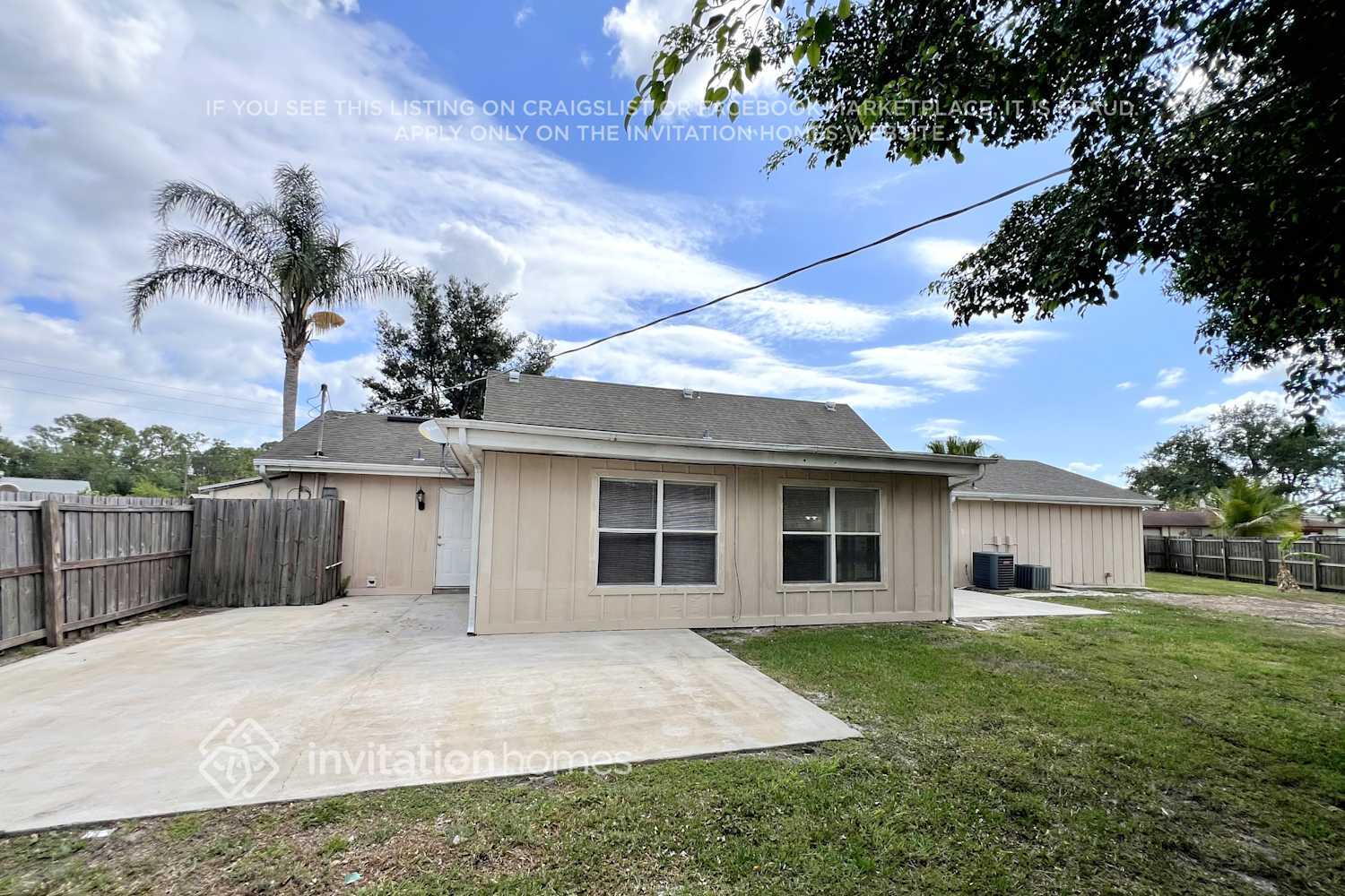 Building Photo - 514 NW Floresta Dr