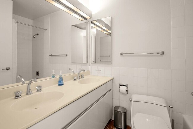 Building Photo - 525 E 72nd St