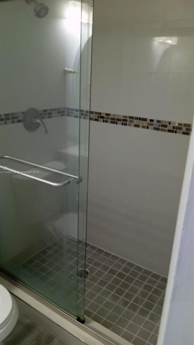 Building Photo - 9375 Fontainebleau Blvd