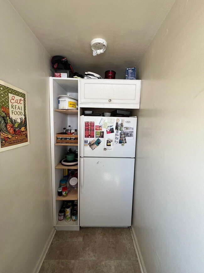 Building Photo - 2 Bedroom 1 Bathroom Half Duplex in Denver...