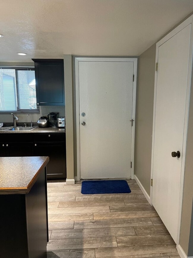 Building Photo - Move in ready! Just steps away from the sp...