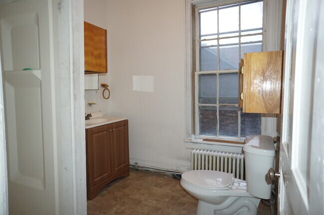 Building Photo - 112 Adams St