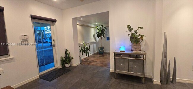 Building Photo - 875 NE 130th St