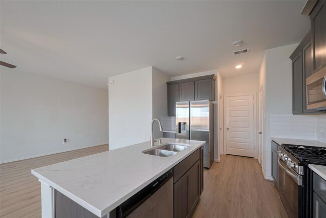 Building Photo - 27846 Western Crk Ct