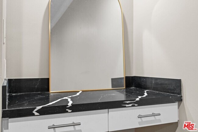 Building Photo - 1939 Selby Ave