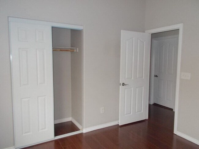 Building Photo - Spacious 4-Bedroom Home with Pool & 3-Car ...