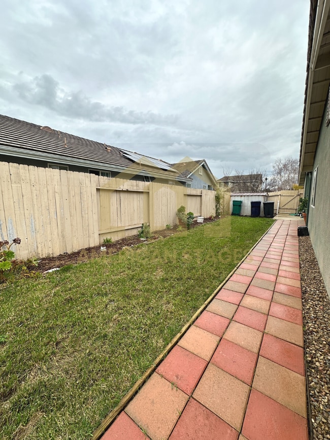Building Photo - 3037 Buckthorn Ln