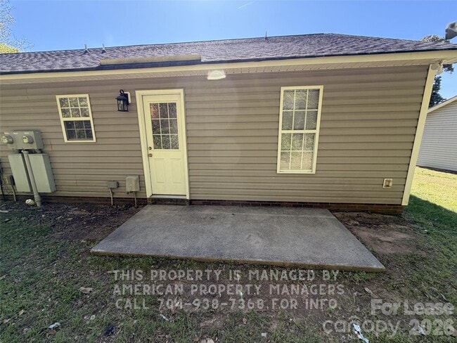 Building Photo - 483 Pharr Dr SW