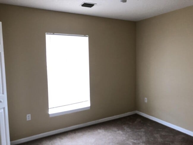 Building Photo - Beautiful Home