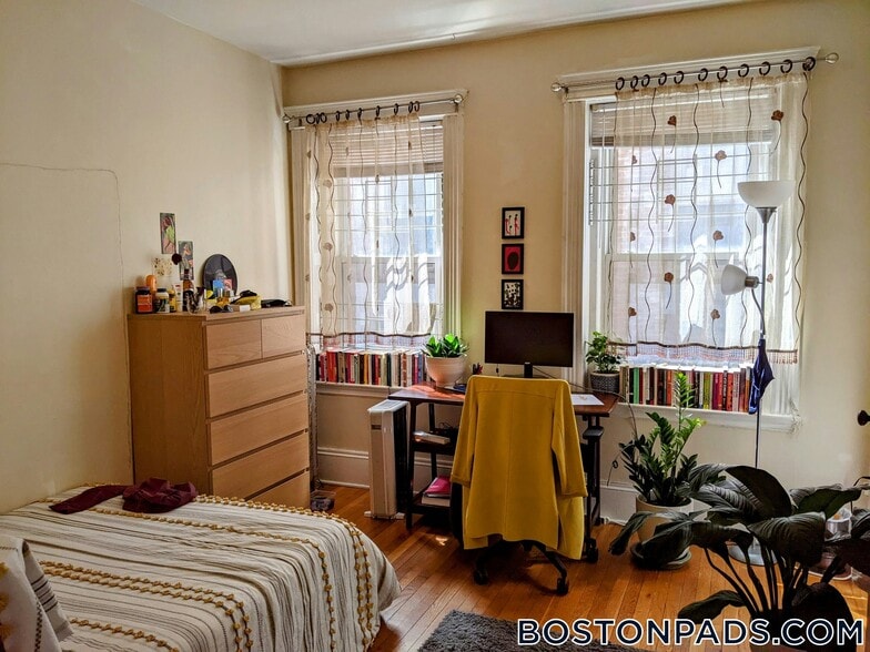 Building Photo - 16 Fuller St