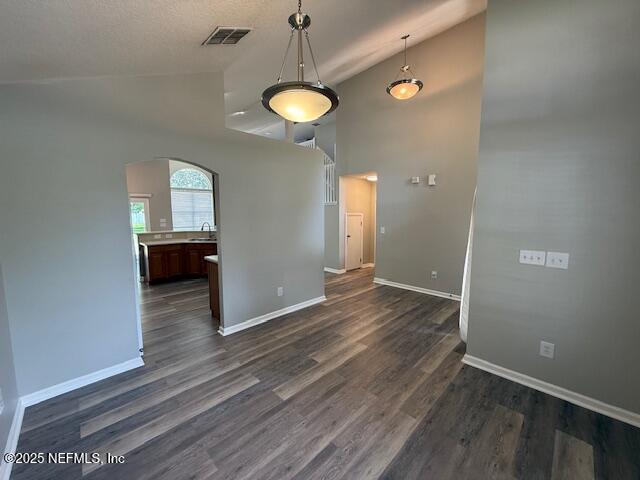 Building Photo - 830 LILAC S Loop