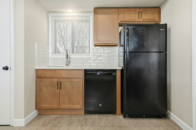 Building Photo - 107 N Orr Dr