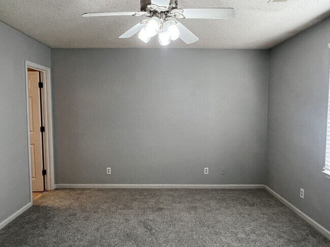 Building Photo - Really Cute Home in Lake Wildwood