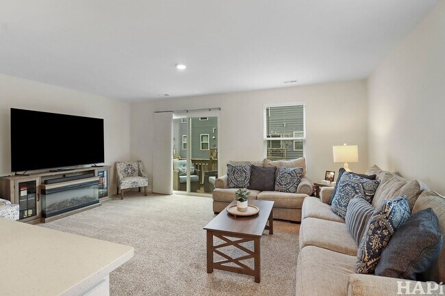 Building Photo - 6740 Linden Trl