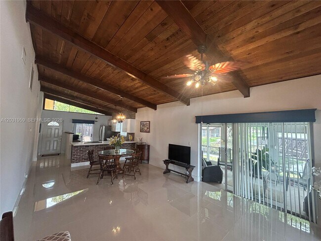 Building Photo - 322 Briarwood Cir