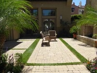 Building Photo - Conveniently located 3 BR, 3 Bath townhome in Coronado Ranch, close to everything.
