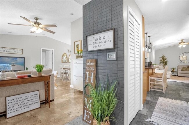 Building Photo - 3627 Ocita Dr