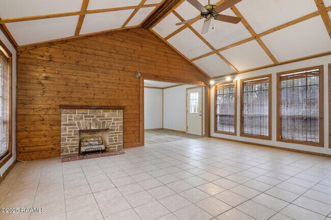 Building Photo - 3403 President Davis Dr