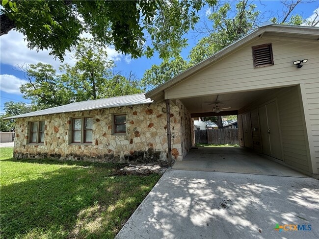 Building Photo - 237 E Garza St