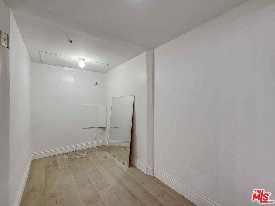 Building Photo - 10660 Wilshire Blvd