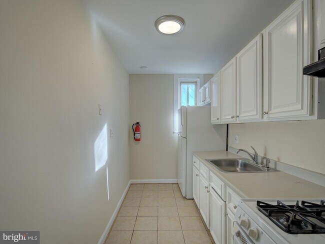 Building Photo - 351 Parkland Pl SE