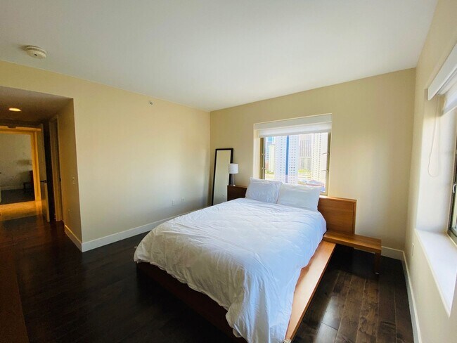 Building Photo - Fully furnished unit at the Watermark!