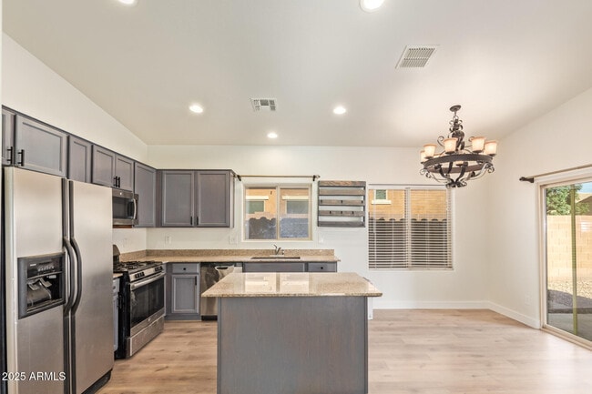Building Photo - 2669 E Bellerive Dr