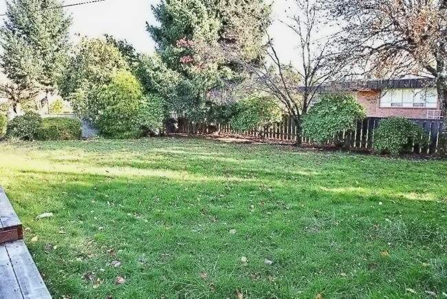 Building Photo - 5404 NE 54th Ave