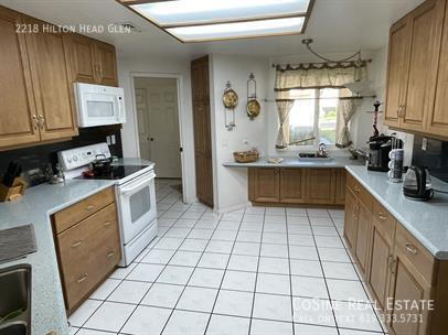 Building Photo - 2218 Hilton Head Glen