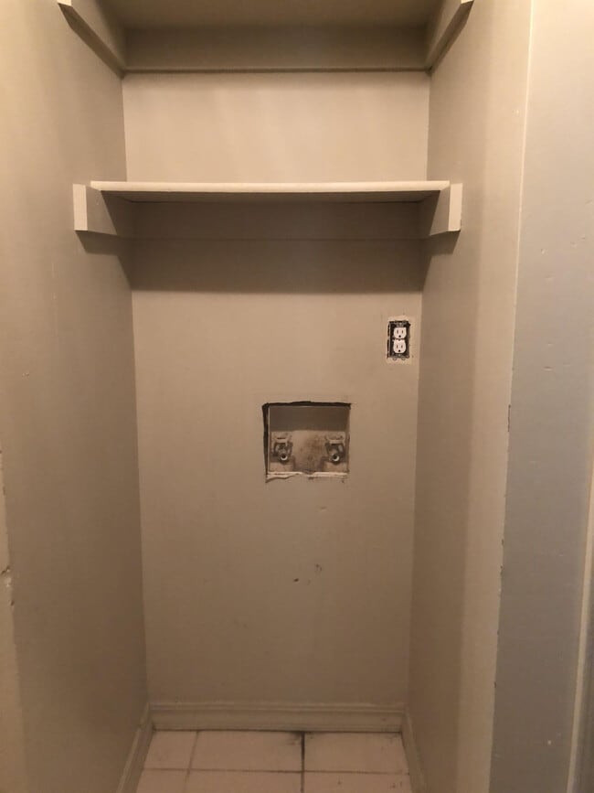 Building Photo - 428 W Locust St