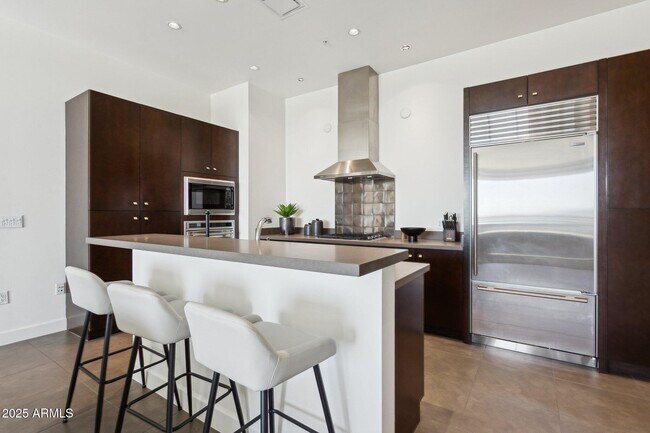 Building Photo - 15215 N Kierland Blvd