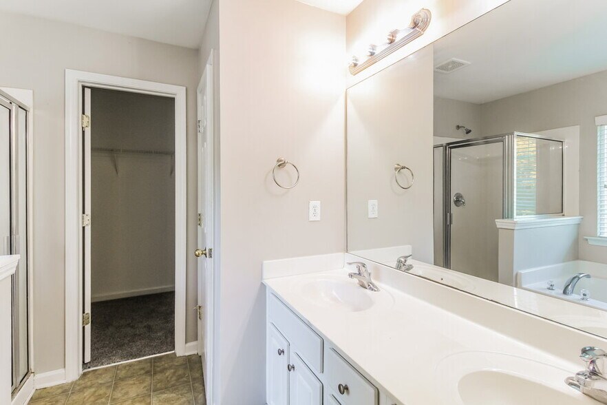Building Photo - 2032 Appaloosa Way