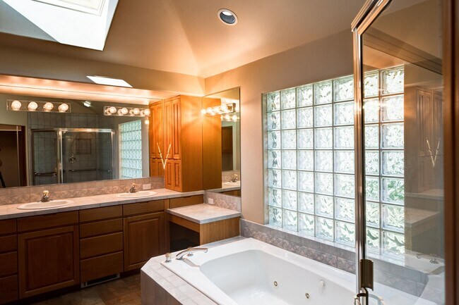 Building Photo - 2759 NW Champion Cir