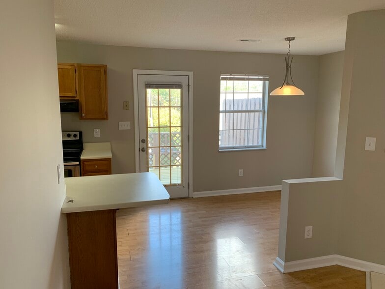 Building Photo - 1046 Blinken St