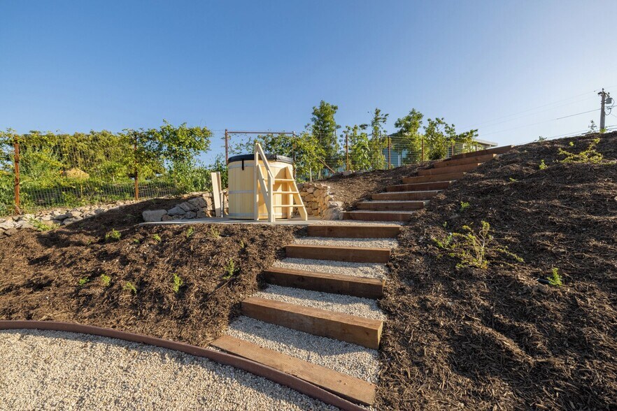 Building Photo - 6726 Wandermere Rd