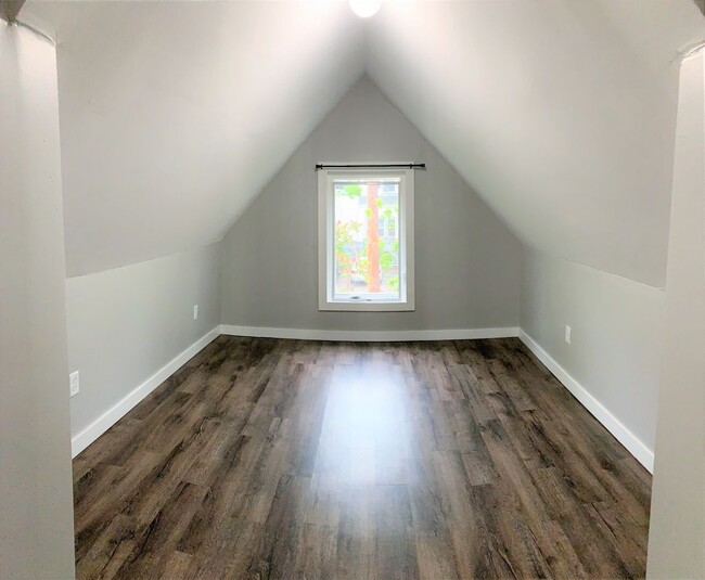 Building Photo - 624/626 Oak Street