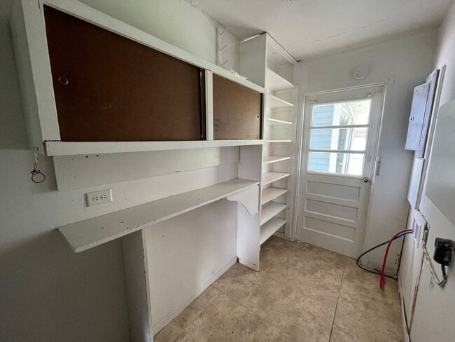 Building Photo - 3 Bedroom Home