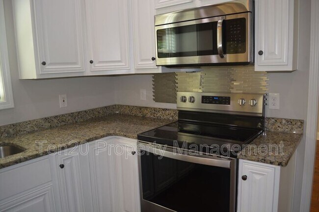 Building Photo - 7477 Coppice Dr