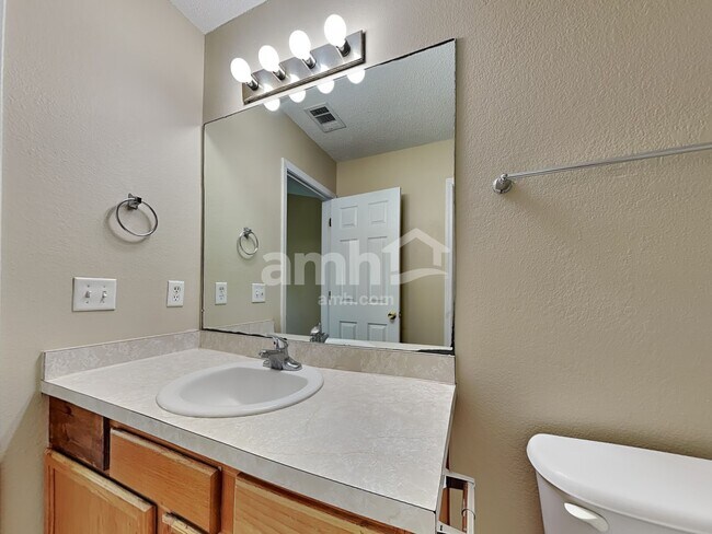 Building Photo - 34 Willow Lakes Dr