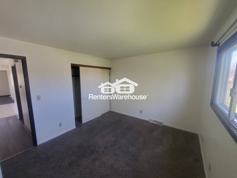 Building Photo - 9324 W Allyn St