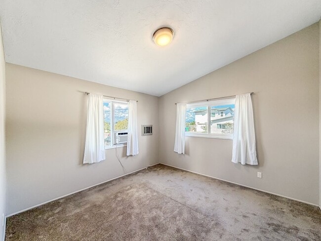 Building Photo - Stunning 3B/2BA Spacious House with Attached Garage and Large Yard in Clairemont!