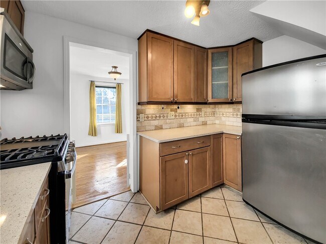 Building Photo - 54 Westmoreland Dr