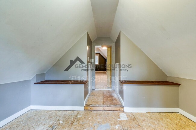 Building Photo - 210 38th Ave N