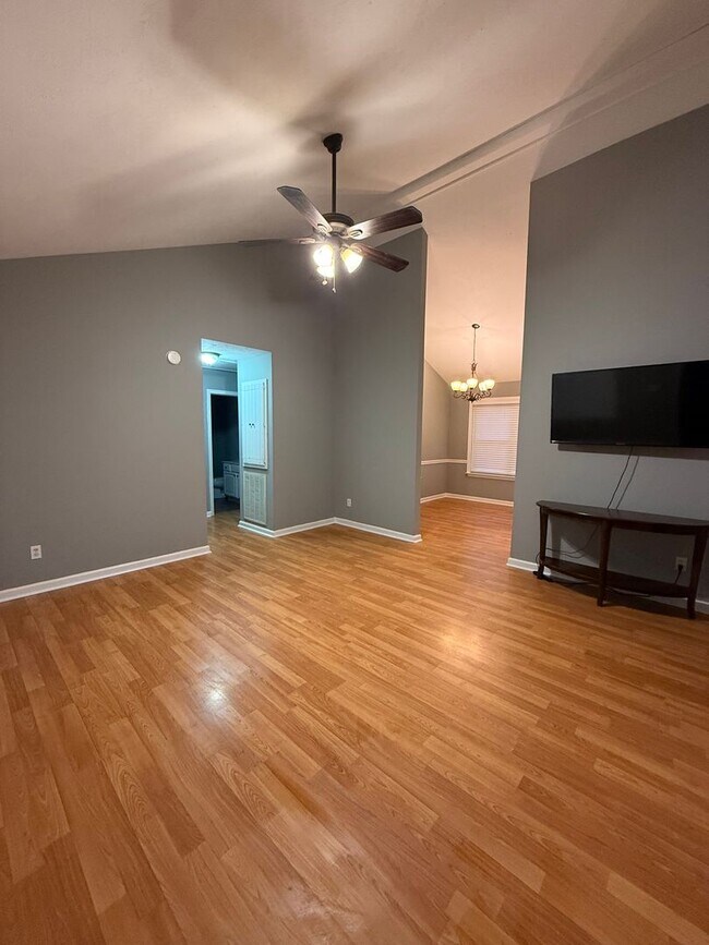 Building Photo - Charming 3-Bedroom Home with Large Lot